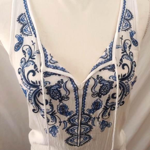 Maurices Sleeveless White Gauzy Boho Top Stretchy Smocked Bottom Women's Sz XS - Picture 3 of 7